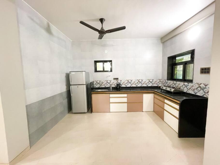 Corner House, Lonavla By Meheru-4 Bhk Villa With Pool Extérieur photo